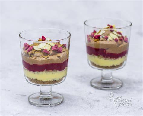 mlečni puding v kozarcu