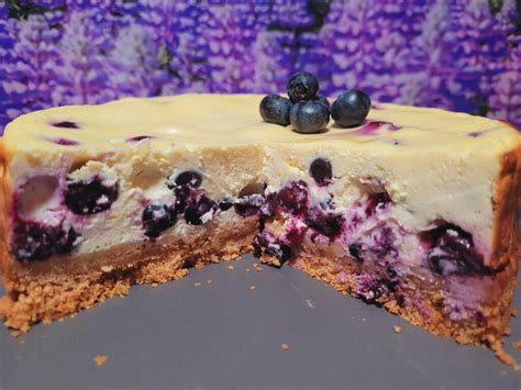 Borovničev ganache na limonovem kolaču