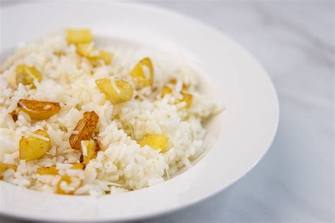 Skleda ekspandiranega ploščatega riža poha