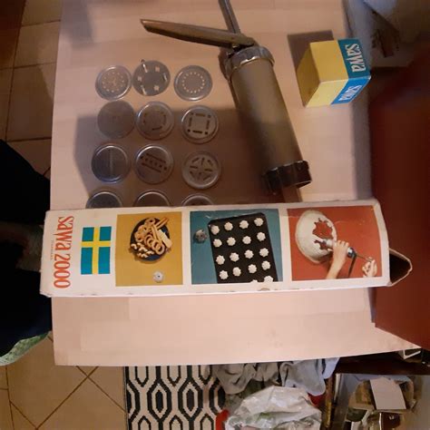 Strojček za oblikovanje piškotov