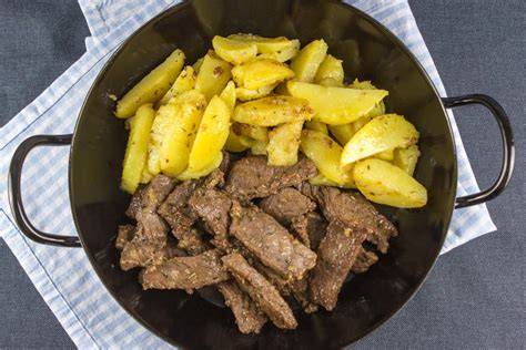 tunin steak s stročjim fižolom in krompirjem