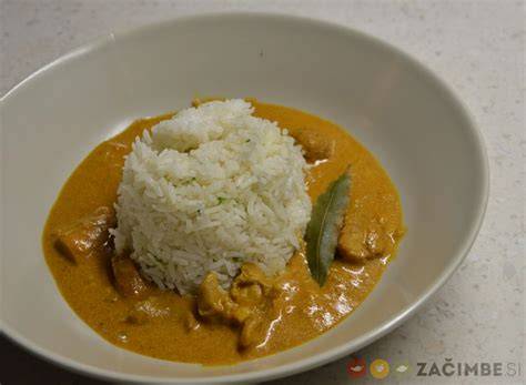 Piščančji curry z basmati rižem