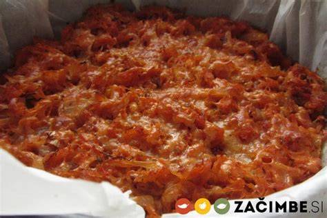 kislo zelje s suhim mesom v loncu