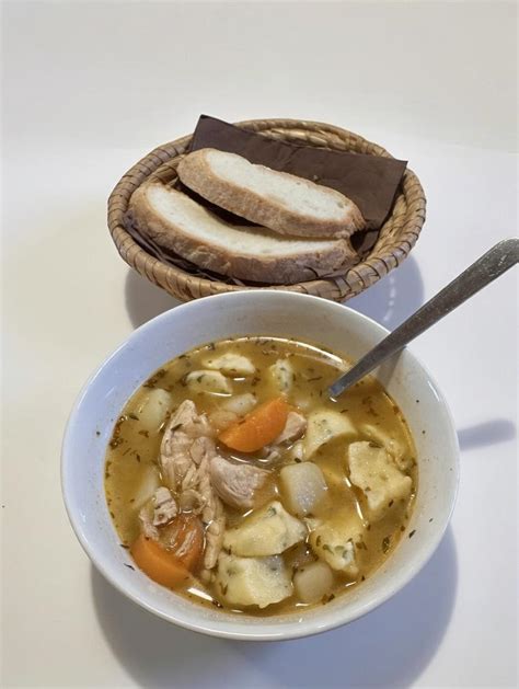 Stojnica z domačim sadnim kruhom