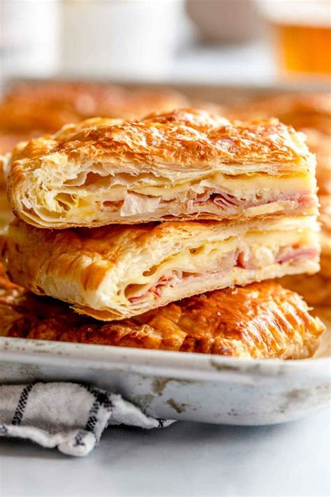 listnata pita s šunko kislim zeljem sirom