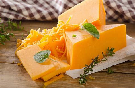 Cheddar sir na sočnem hamburgerju