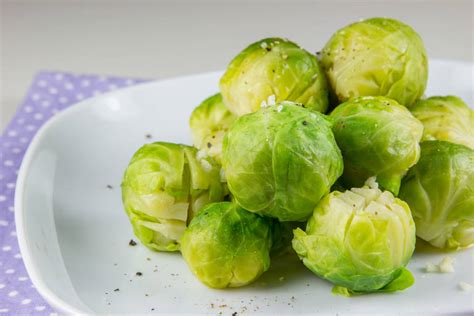 brstični ohrovt s skutnim nadevom